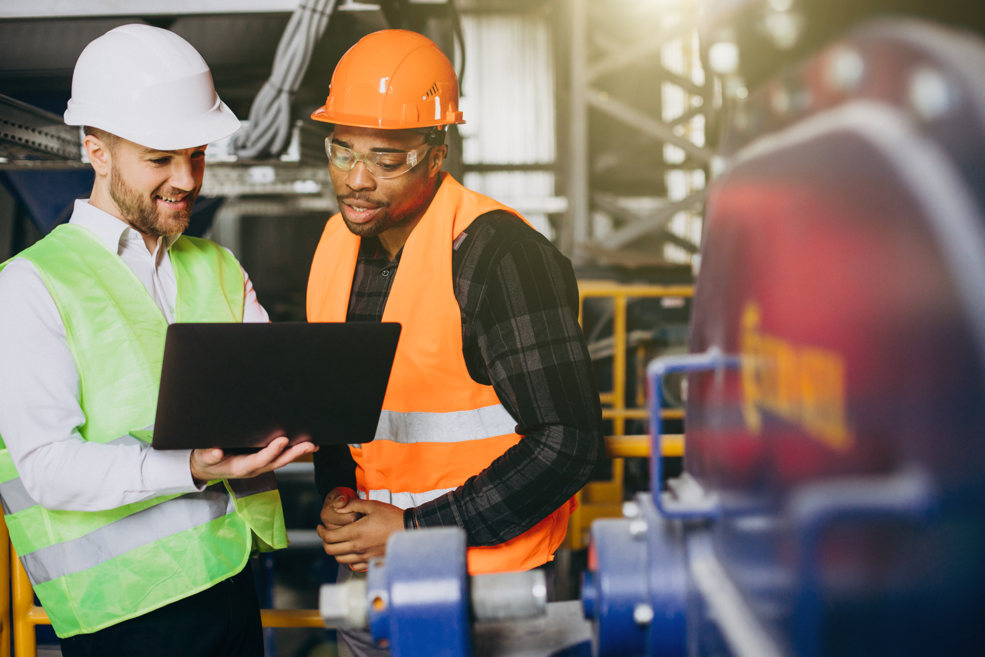 Construction profesionals having a discussion