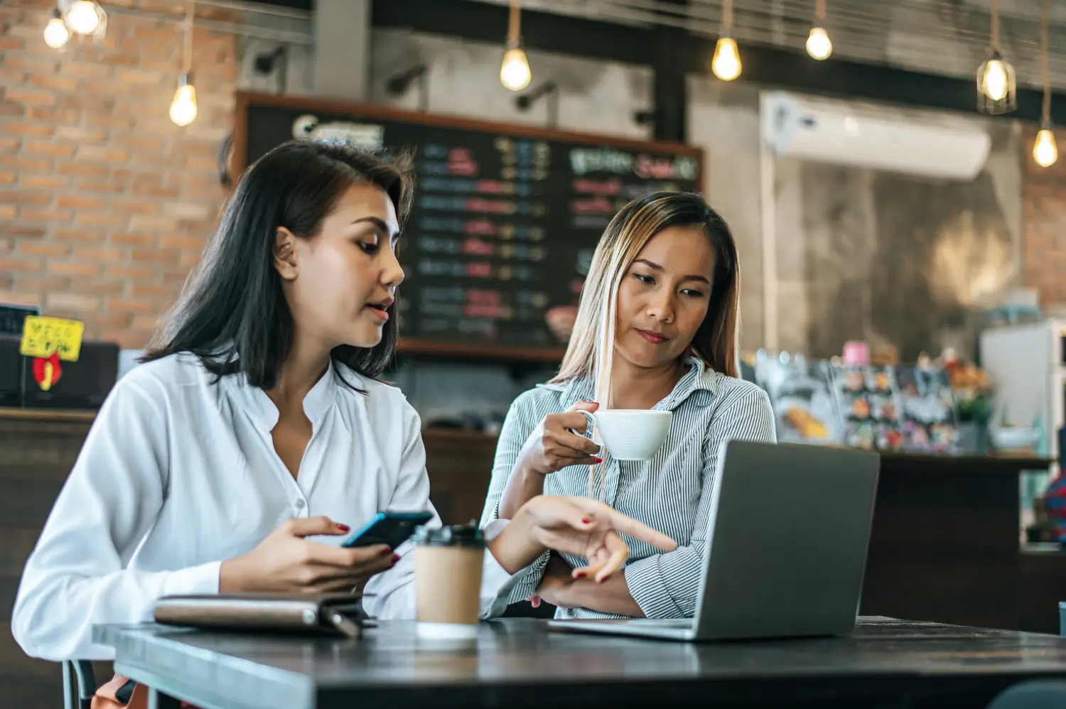Retail bussines owners having coffee while discussing